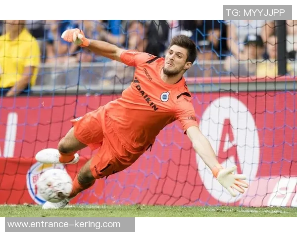 哈维西蒙斯的崛起之路：从青训新星到足球场上的闪耀之光