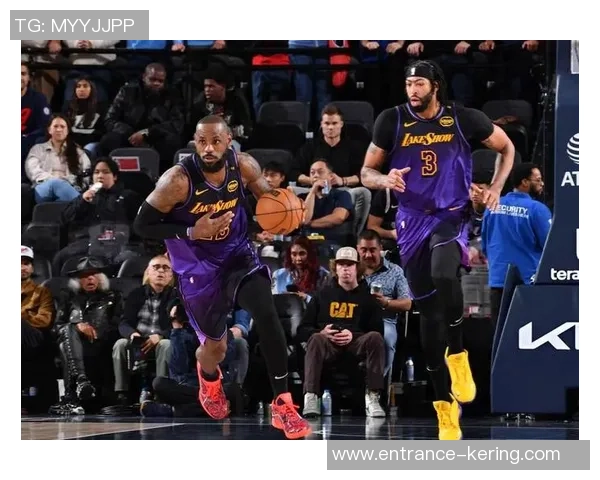 季后赛对决快船与开拓者谁能在激烈战斗中笑到最后